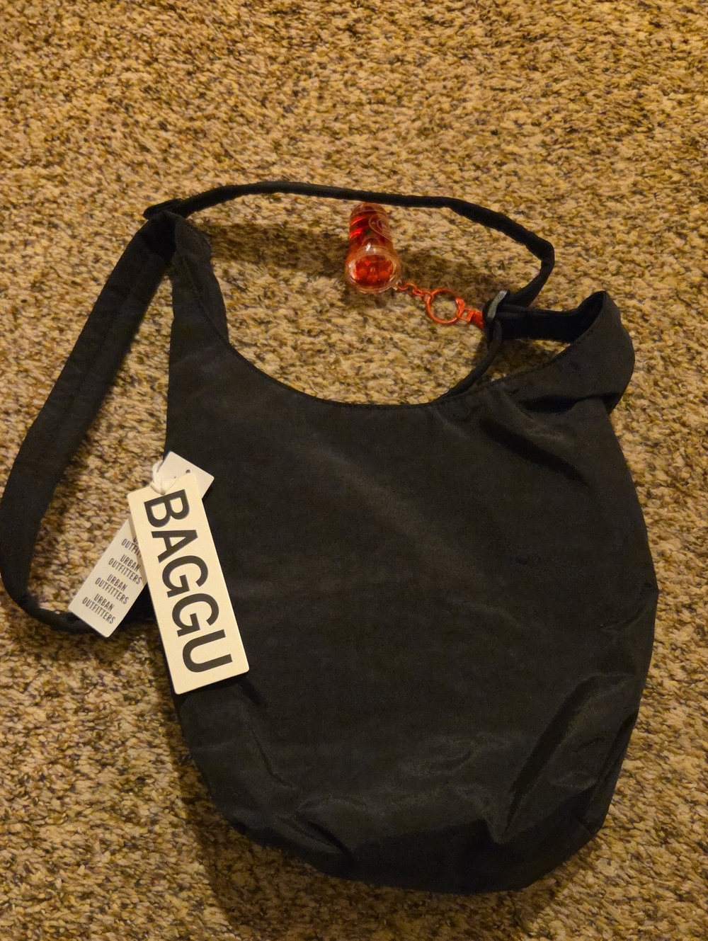 BAGGU Black Shoulder Bag with Red Keychain Accent